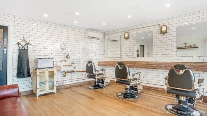 Renard's Barber Shop, Melbourne - Photo 3