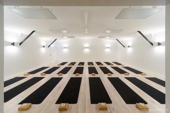 Liquid Room Yoga. Float. Massage, Melbourne - Photo 1